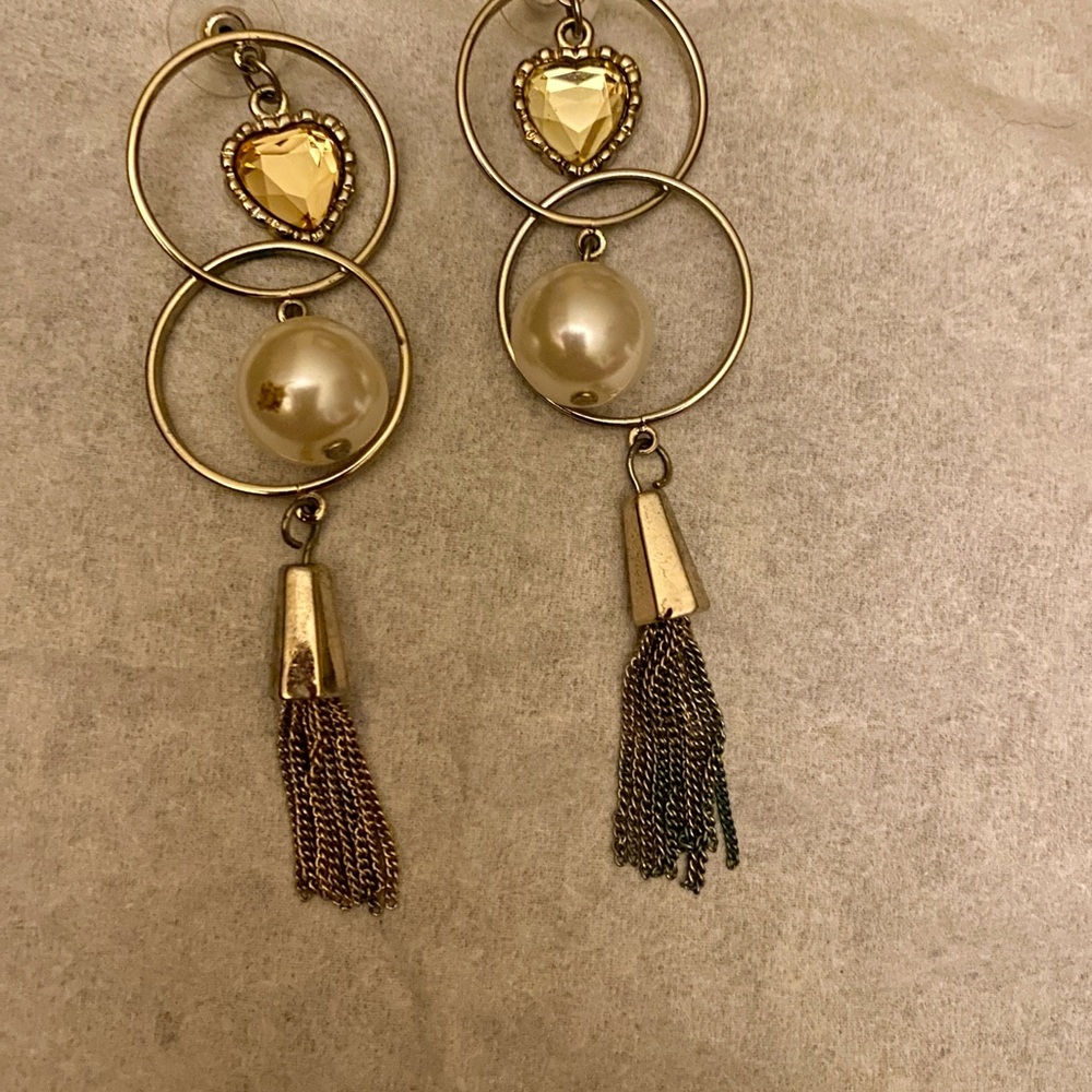 Elegant Gold and Pearl Dangle Earrings